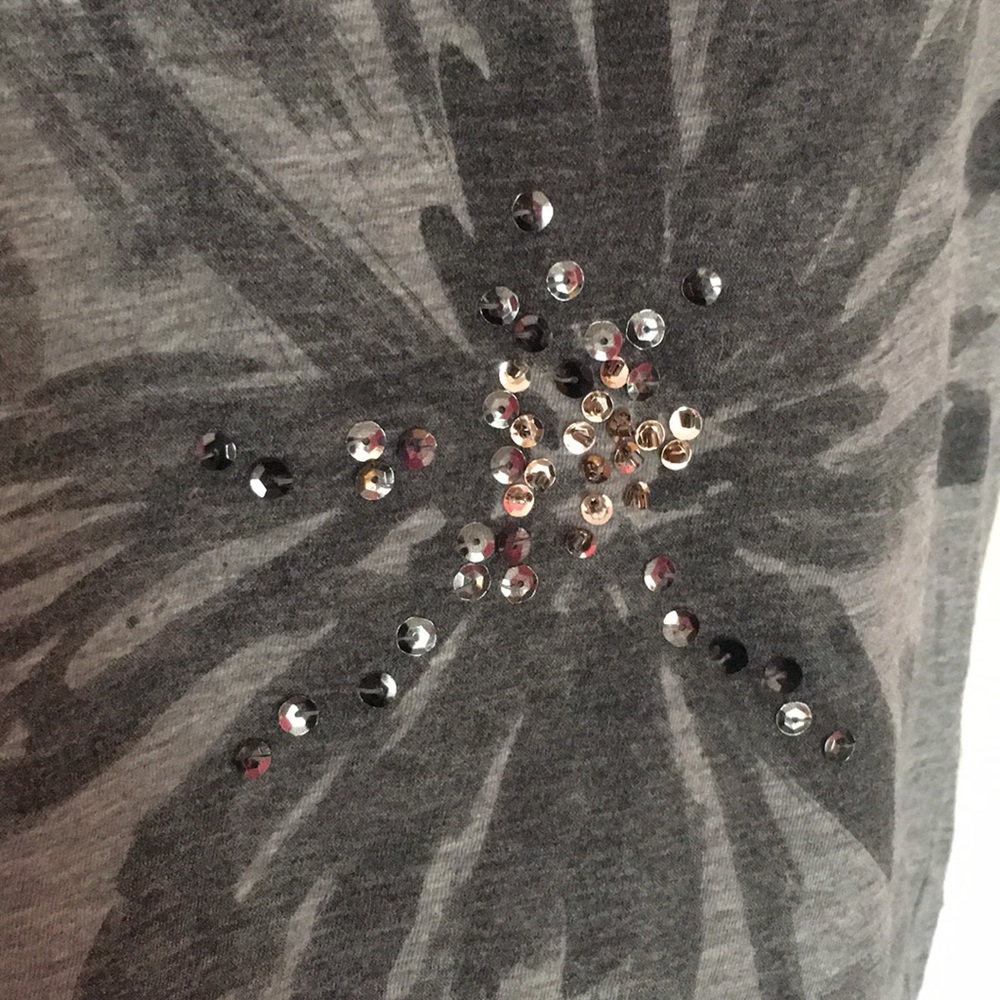 Flower Tee - Picture 2 of 5